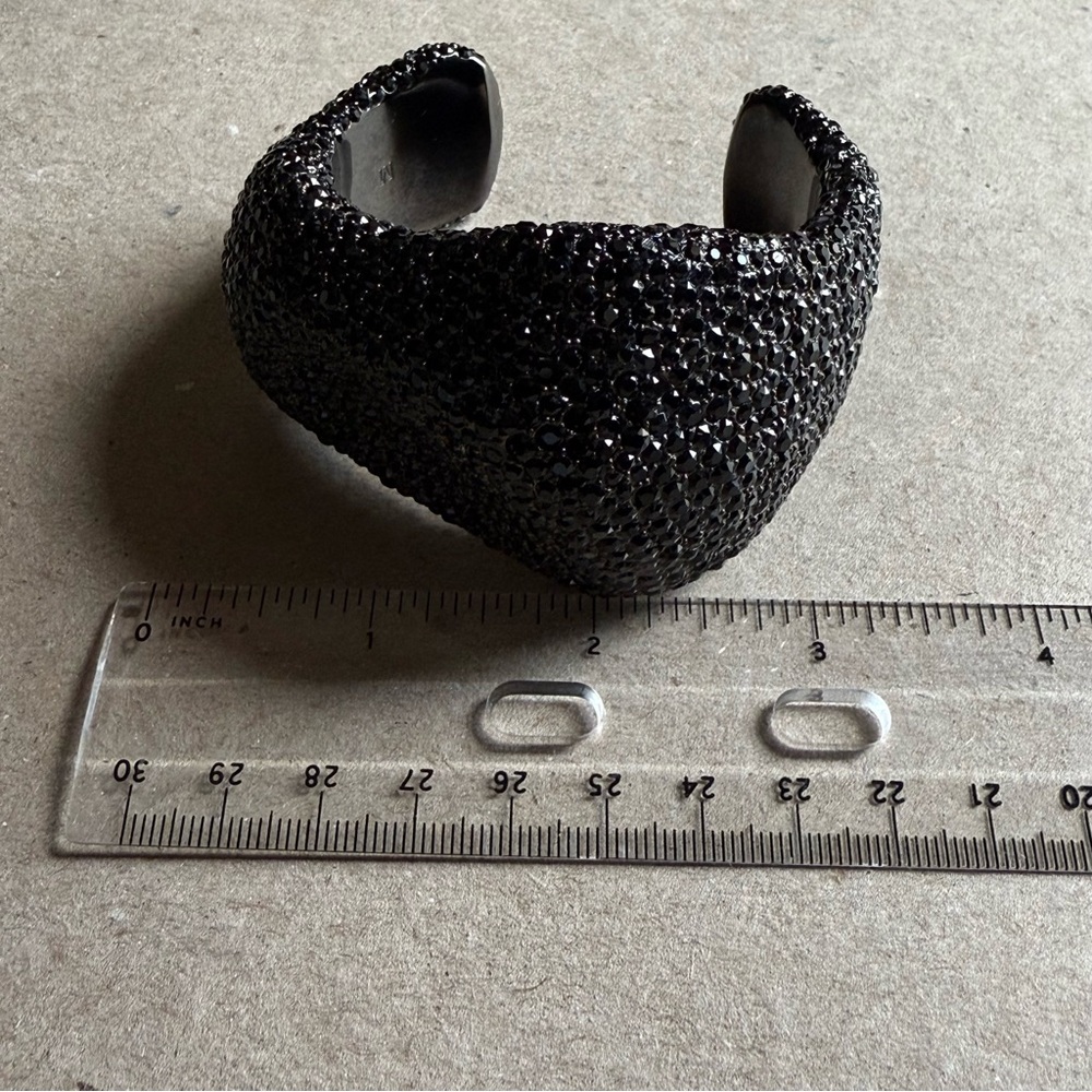 Alexander McQueen large pavé crystal cuff - Picture 8 of 10